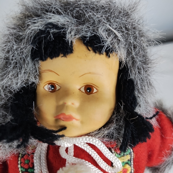 Collectible Arctic Kids Eskimo doll 7" tall - Picture 6 of 6